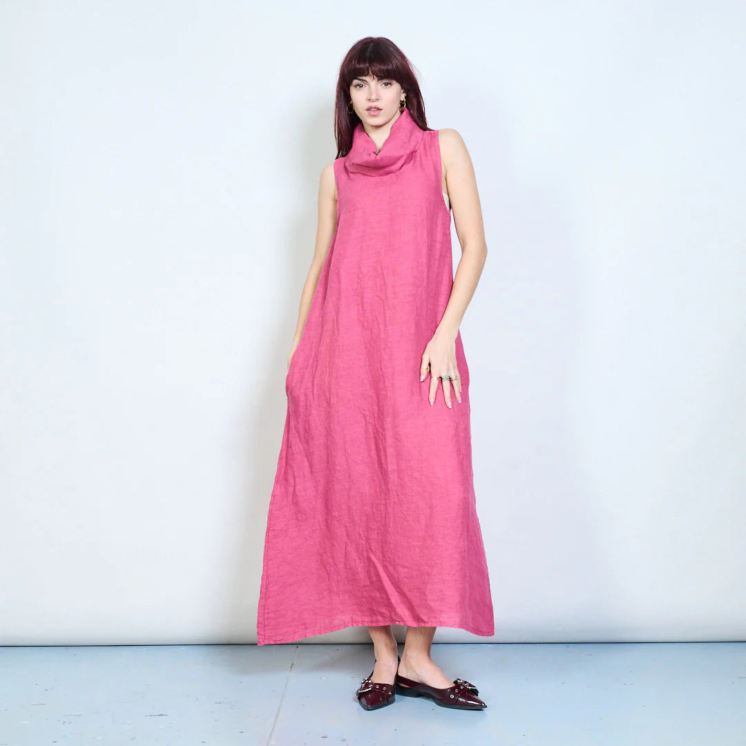 Abito lungo smanicato in lino con collo morbido e tasche
