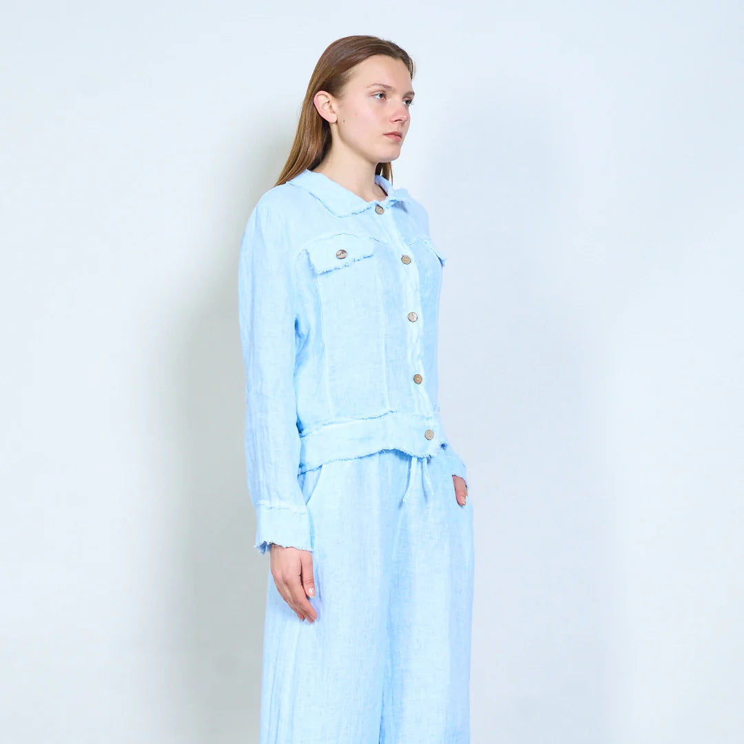 Giacca corta in tessuto naturale con colletto e tasche applicate