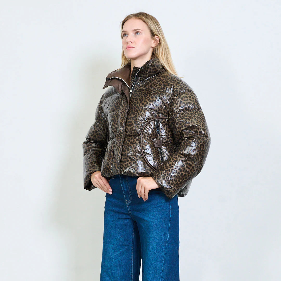 Women's Short Glossy-Effect Jacket with Leopard Print – Winter Trend