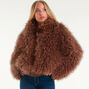 Giacca Corta in Pelliccia Sintetica Marrone Effetto Fluffy Oversize Senza Cappuccio per Un Look Casual Elegante e Versatile Stagione Invernale Comfort e Stile
