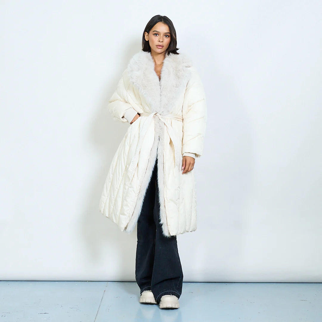 Piumino lungo donna con cintura e colletto in pelliccia – Sunnyday