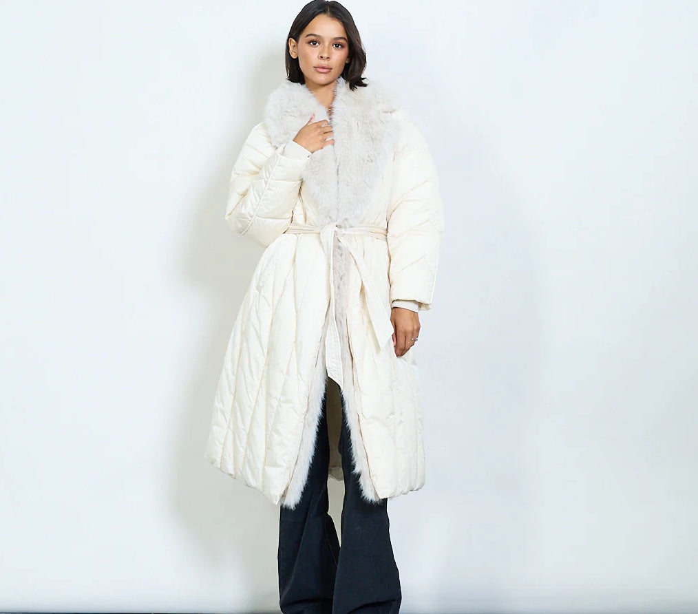 Piumino lungo donna con cintura e colletto in pelliccia – Sunnyday