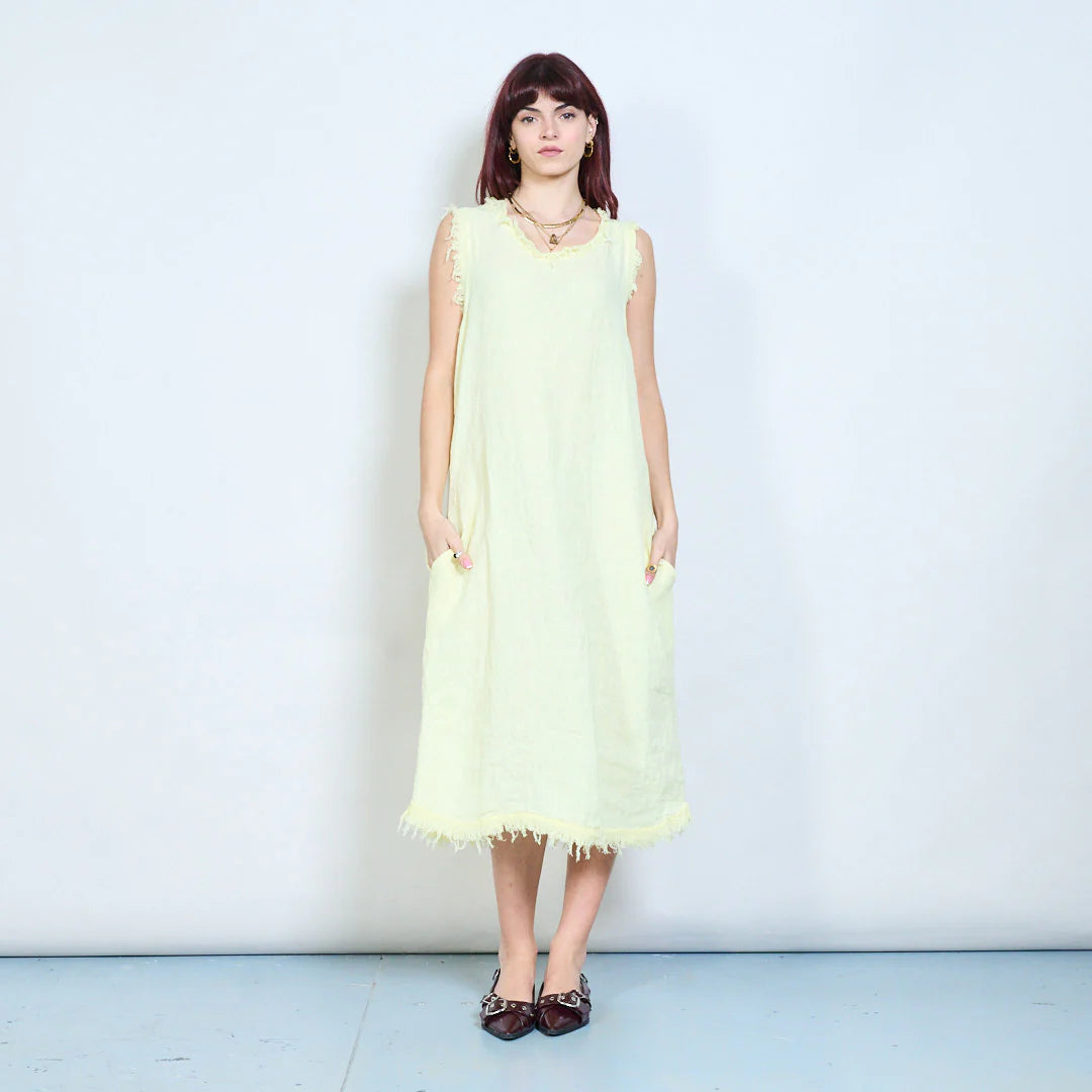 Abito midi smanicato in lino con bordi sfrangiati e tasche