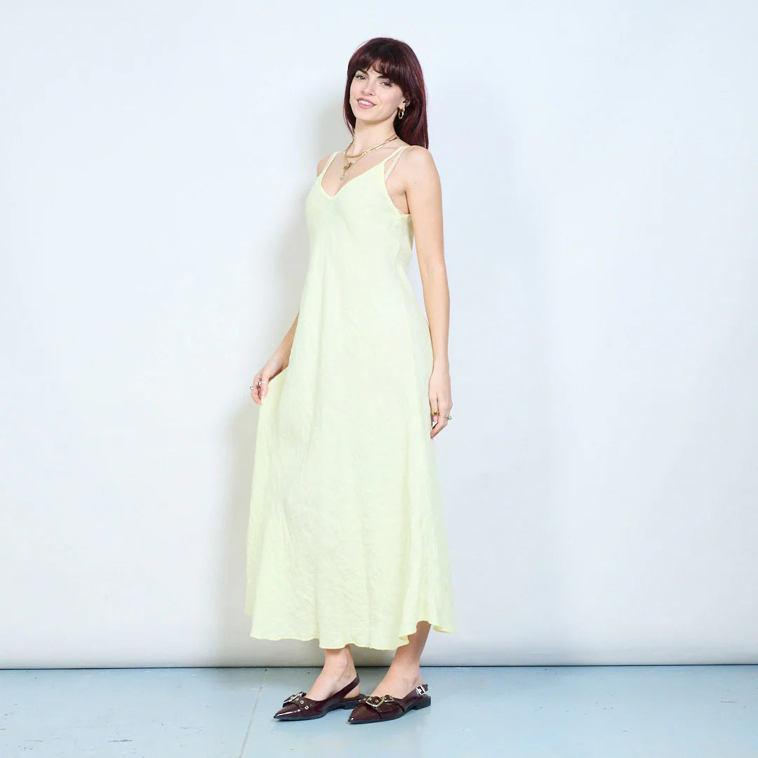 Abito lungo con spalline sottili e scollo a V