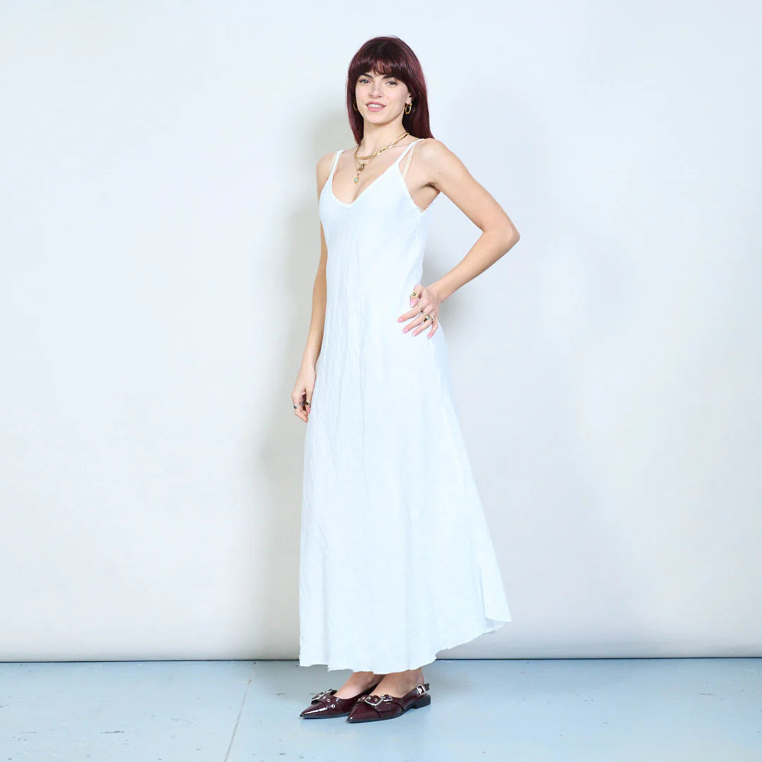 Abito lungo con spalline sottili e scollo a V