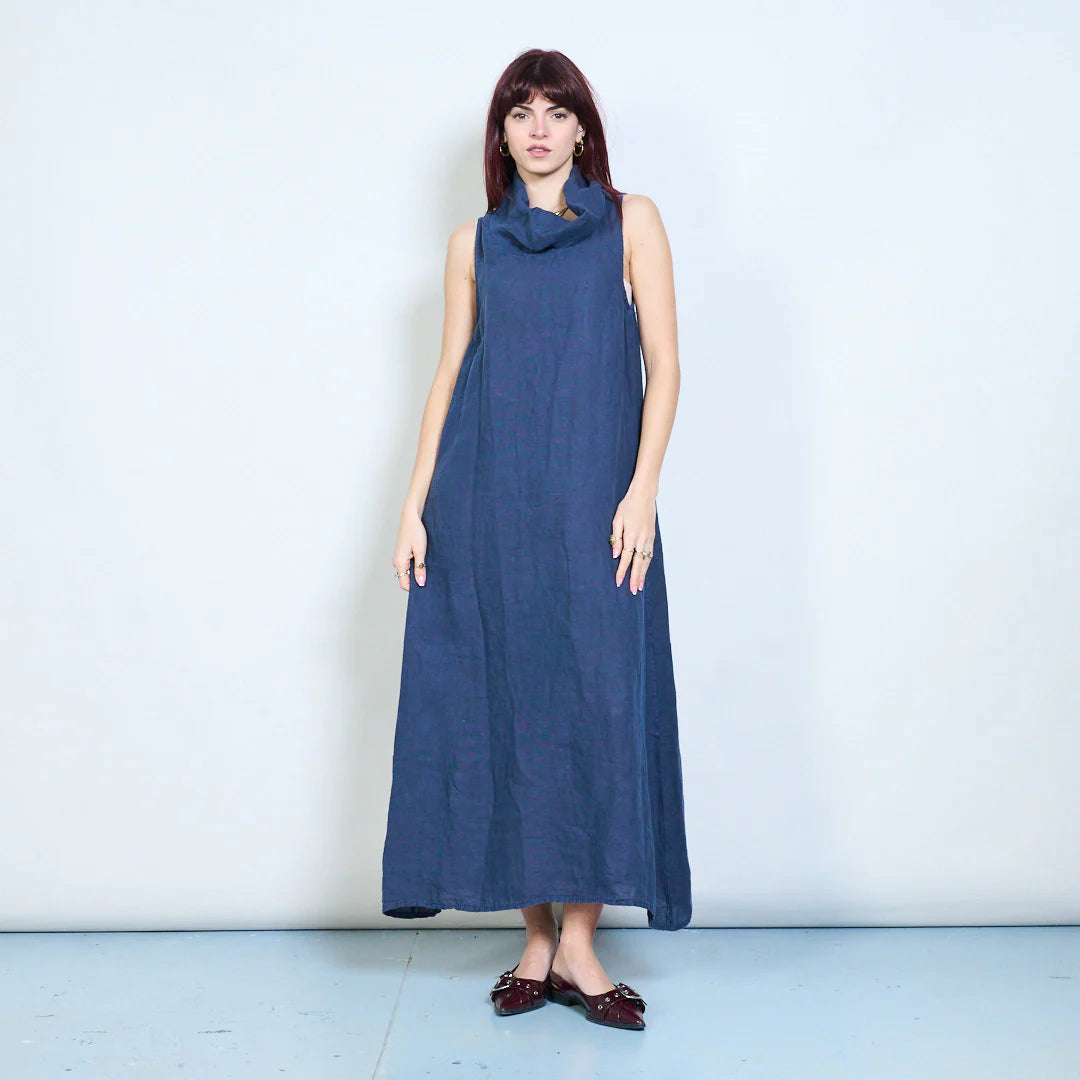 Abito lungo smanicato in lino con collo morbido e tasche