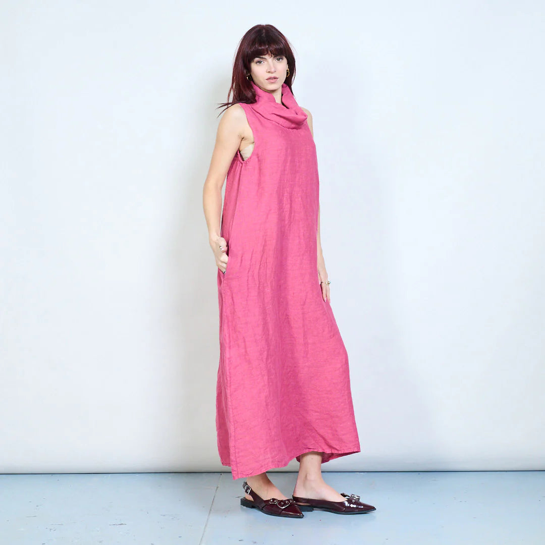 Abito lungo smanicato in lino con collo morbido e tasche