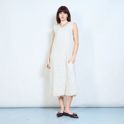 Abito midi smanicato in lino con bordi sfrangiati e tasche