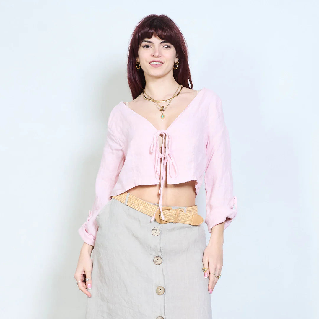 Blusa corta con scollo a V e chiusura con laccetti