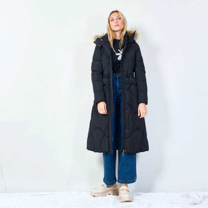 Piumino lungo donna con cappuccio e bordo in pelliccia vera staccabile