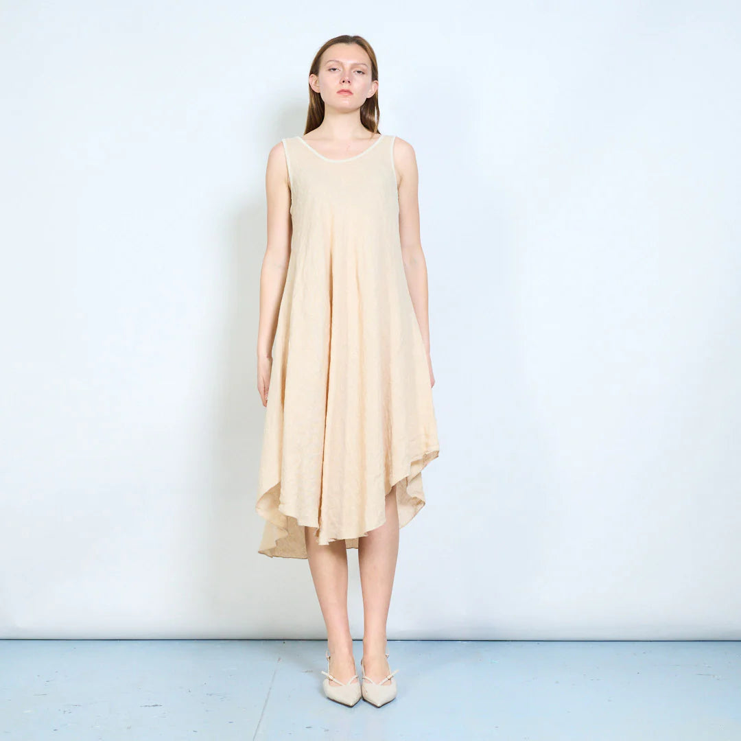 Abito midi donna senza maniche con orlo asimmetrico