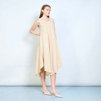 Abito midi donna senza maniche con orlo asimmetrico