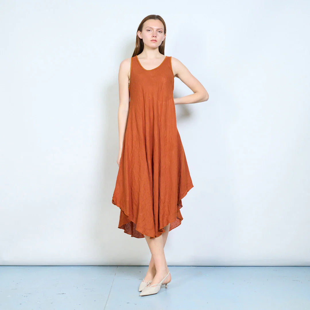 Abito midi donna senza maniche con orlo asimmetrico