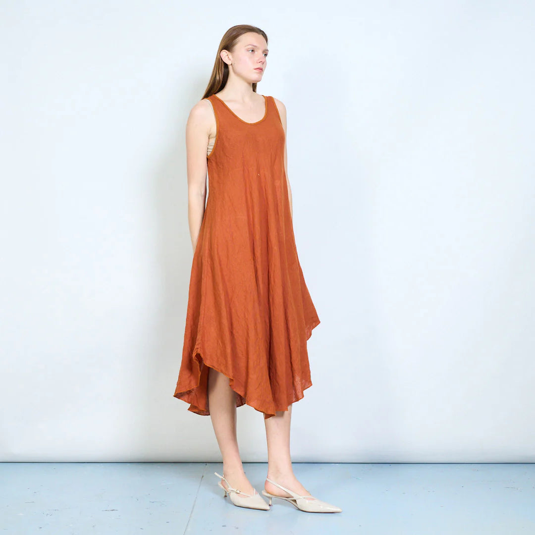 Abito midi donna senza maniche con orlo asimmetrico