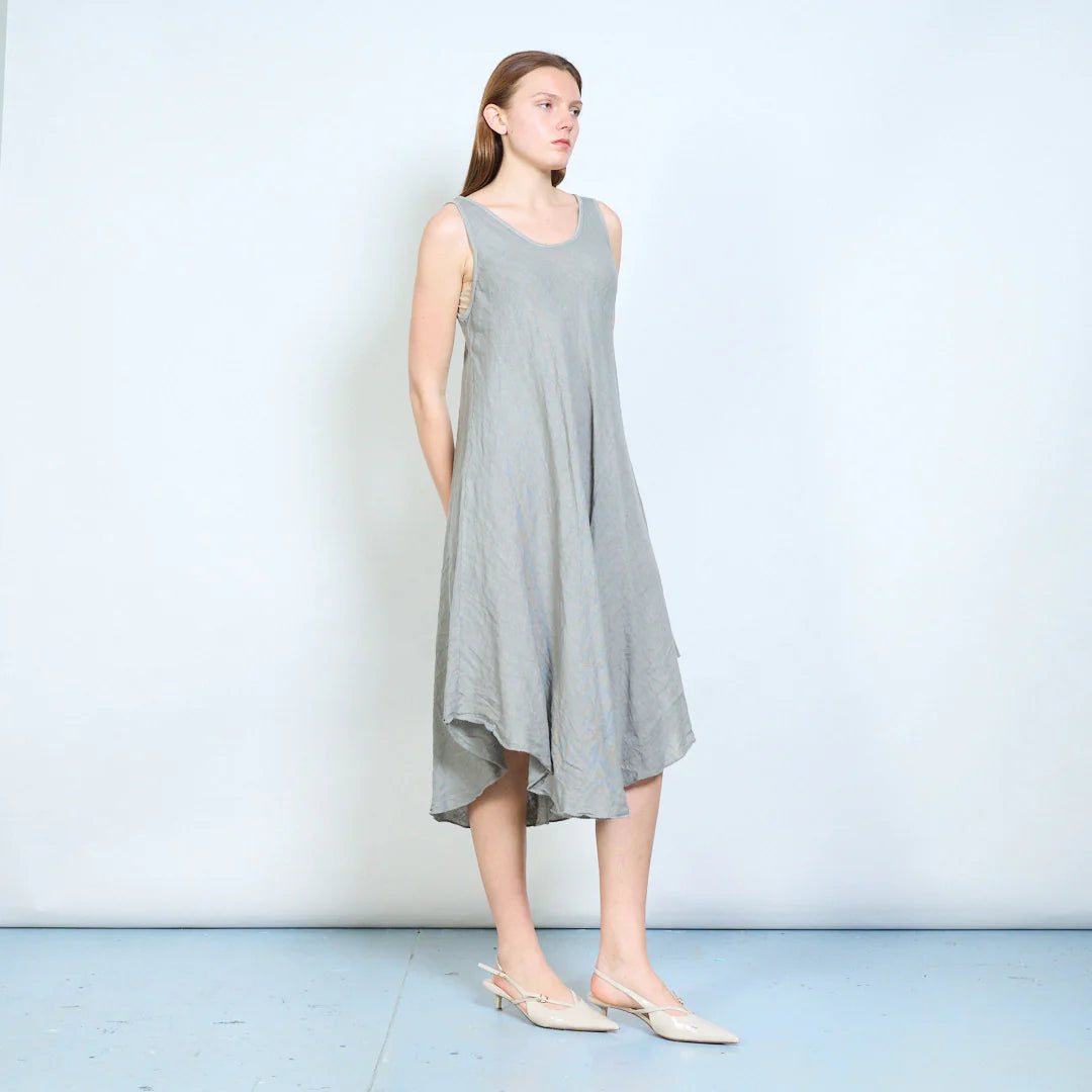 Abito midi donna senza maniche con orlo asimmetrico