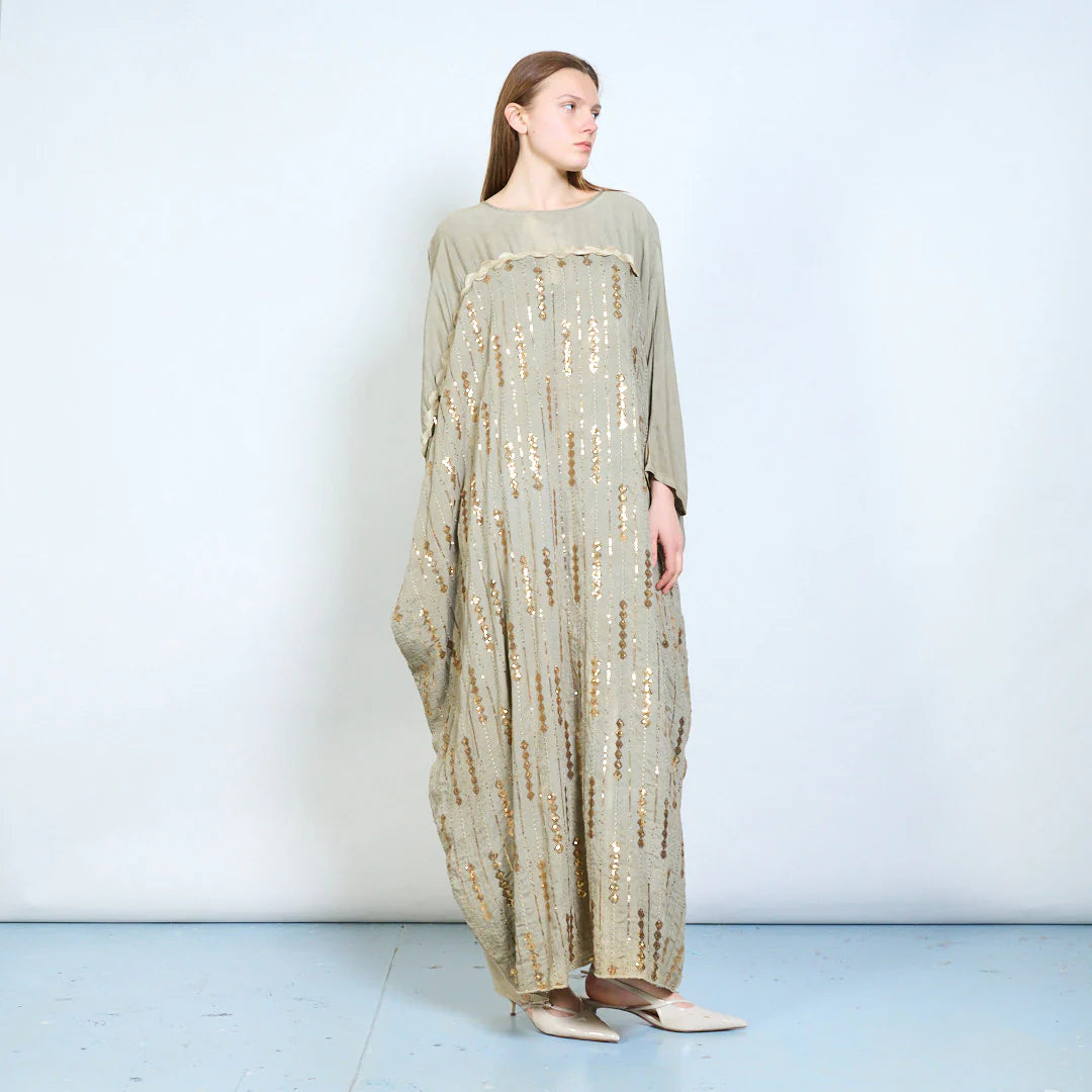 Abito lungo donna con paillettes decorative e vestibilità ampia