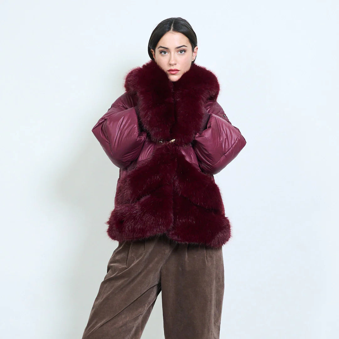 Piumino corto donna con inserti in pelliccia sintetica – Sunnyday