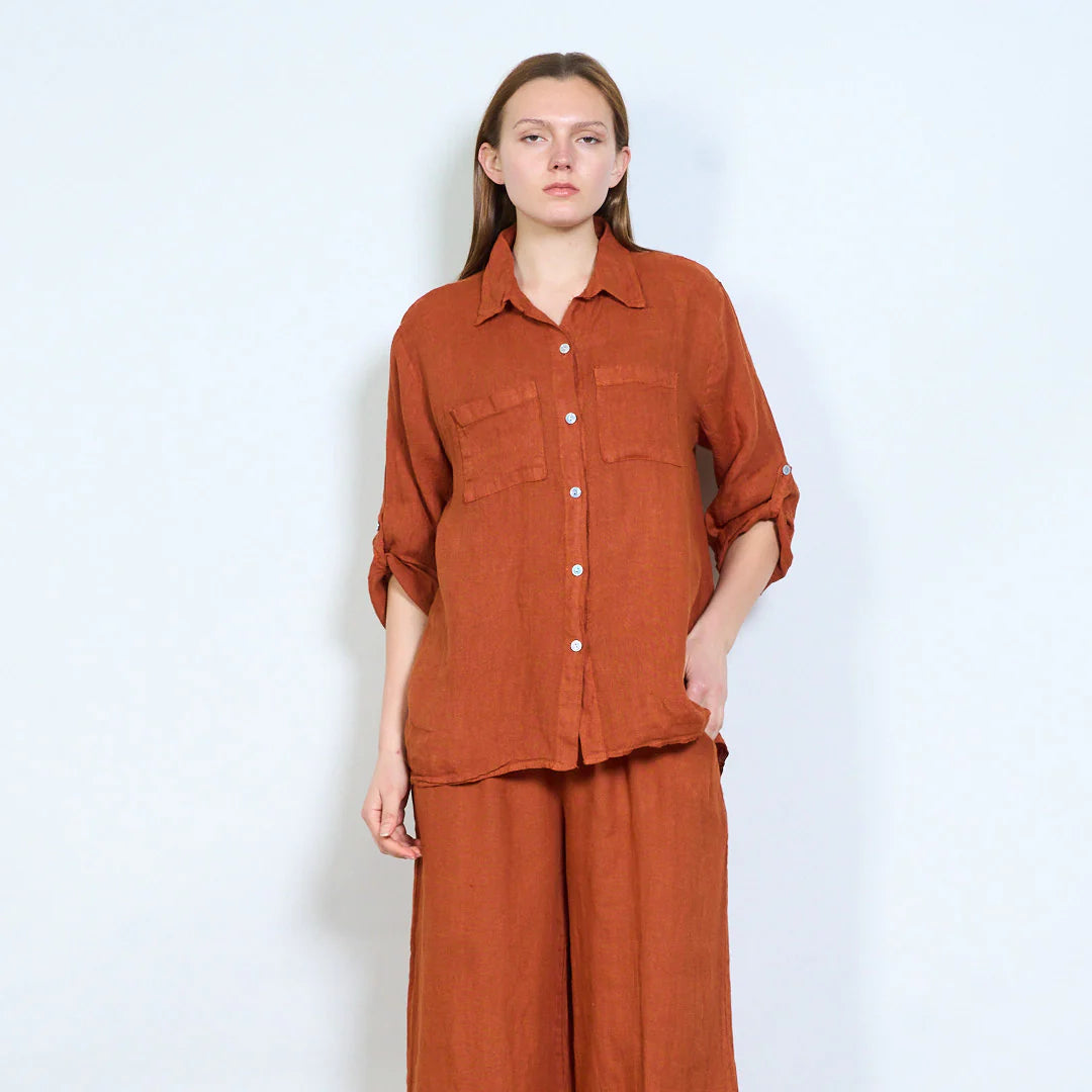 Camicia donna in lino con tasche frontali e maniche regolabili