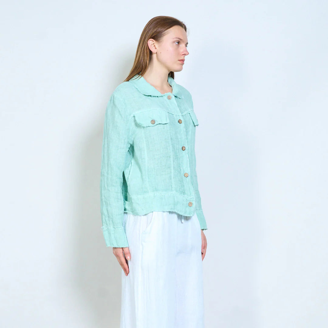 Giacca corta in tessuto naturale con colletto e tasche applicate