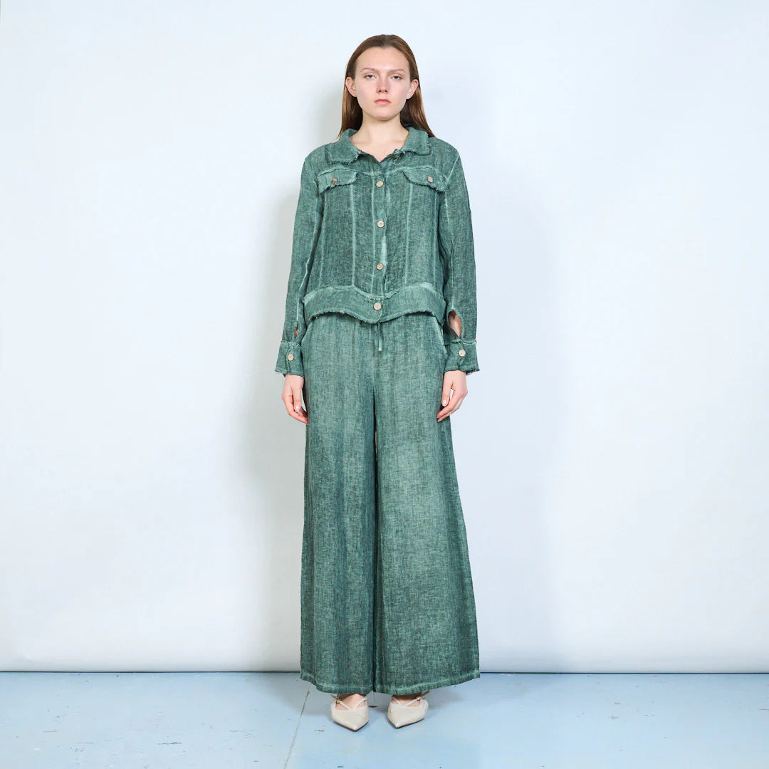 Giacca corta in tessuto naturale con colletto e tasche applicate