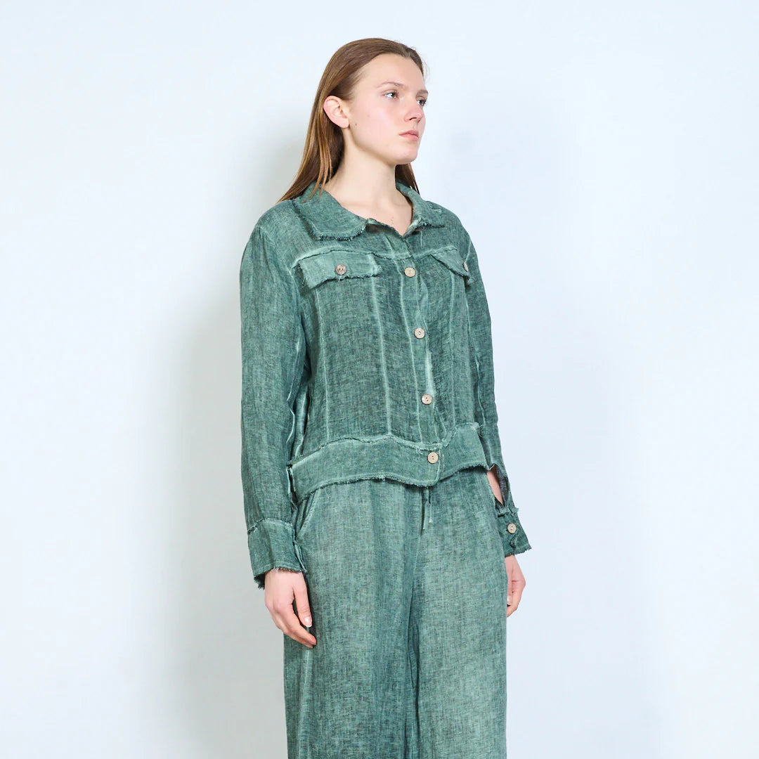 Giacca corta in tessuto naturale con colletto e tasche applicate