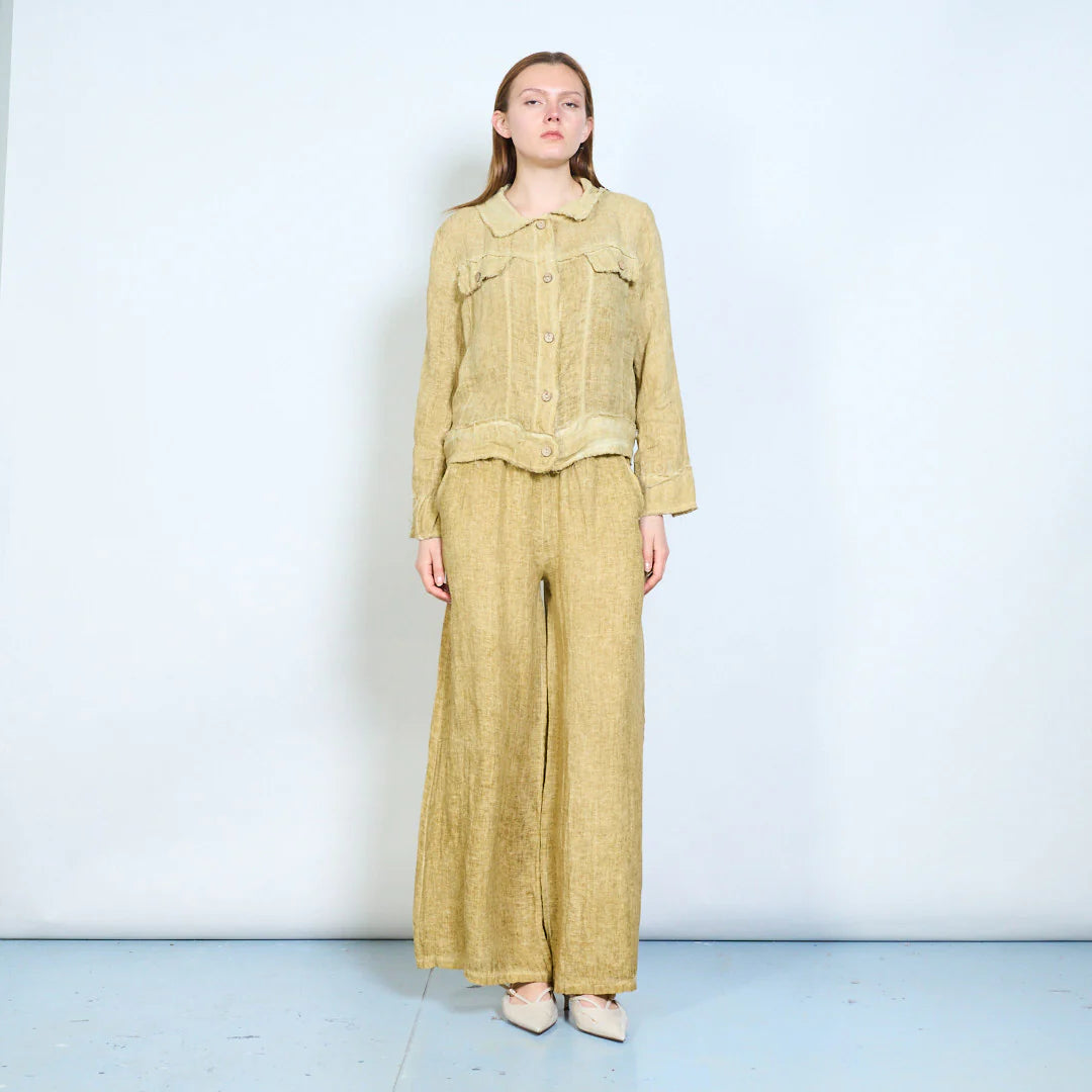 Giacca corta in tessuto naturale con colletto e tasche applicate