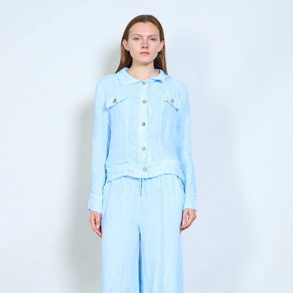 Giacca corta in tessuto naturale con colletto e tasche applicate