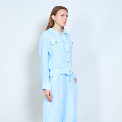 Giacca corta in tessuto naturale con colletto e tasche applicate