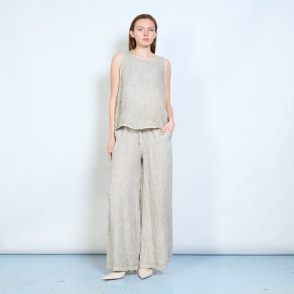 Top donna smanicato in lino con linea fluida