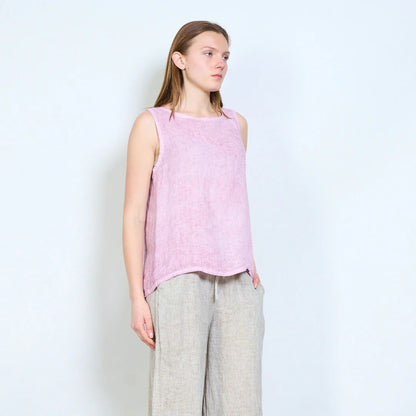 Top donna smanicato in lino con linea fluida