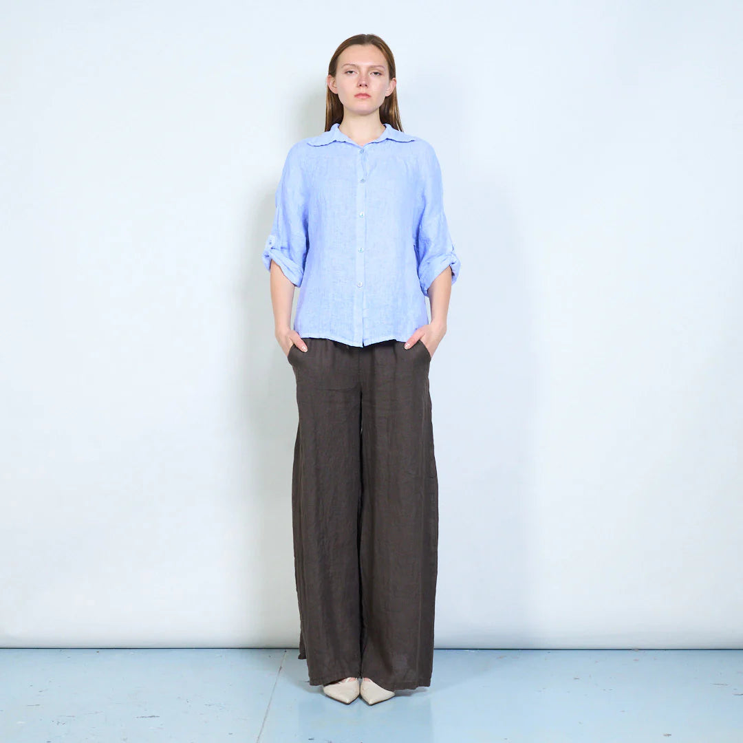 Camicia donna in lino con maniche arrotolabili e linea morbida