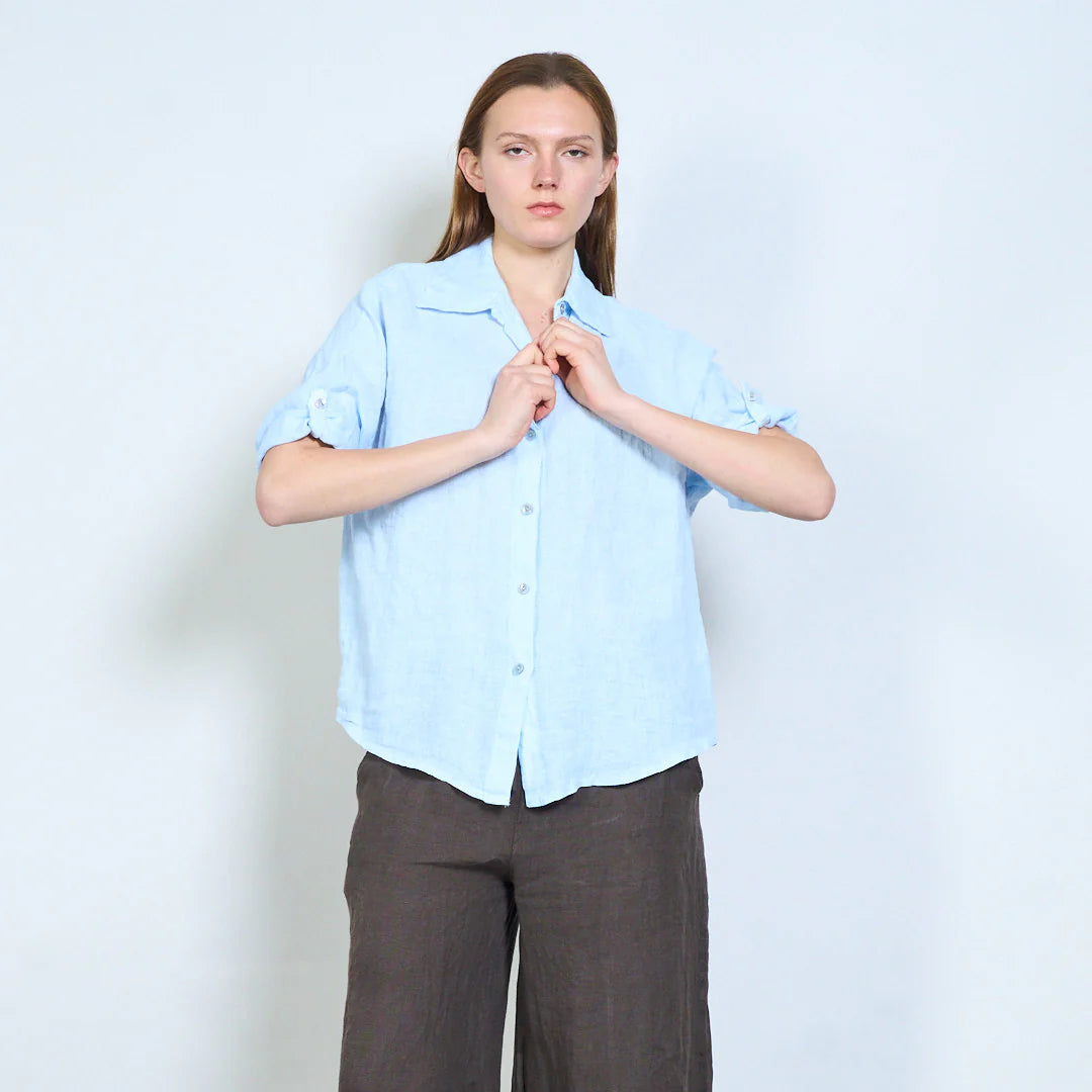 Camicia donna in lino con maniche arrotolabili e linea morbida