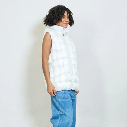 Casual and Stylish Glossy Padded Vest Elegant and Modern Design for a Chic and Practical Look