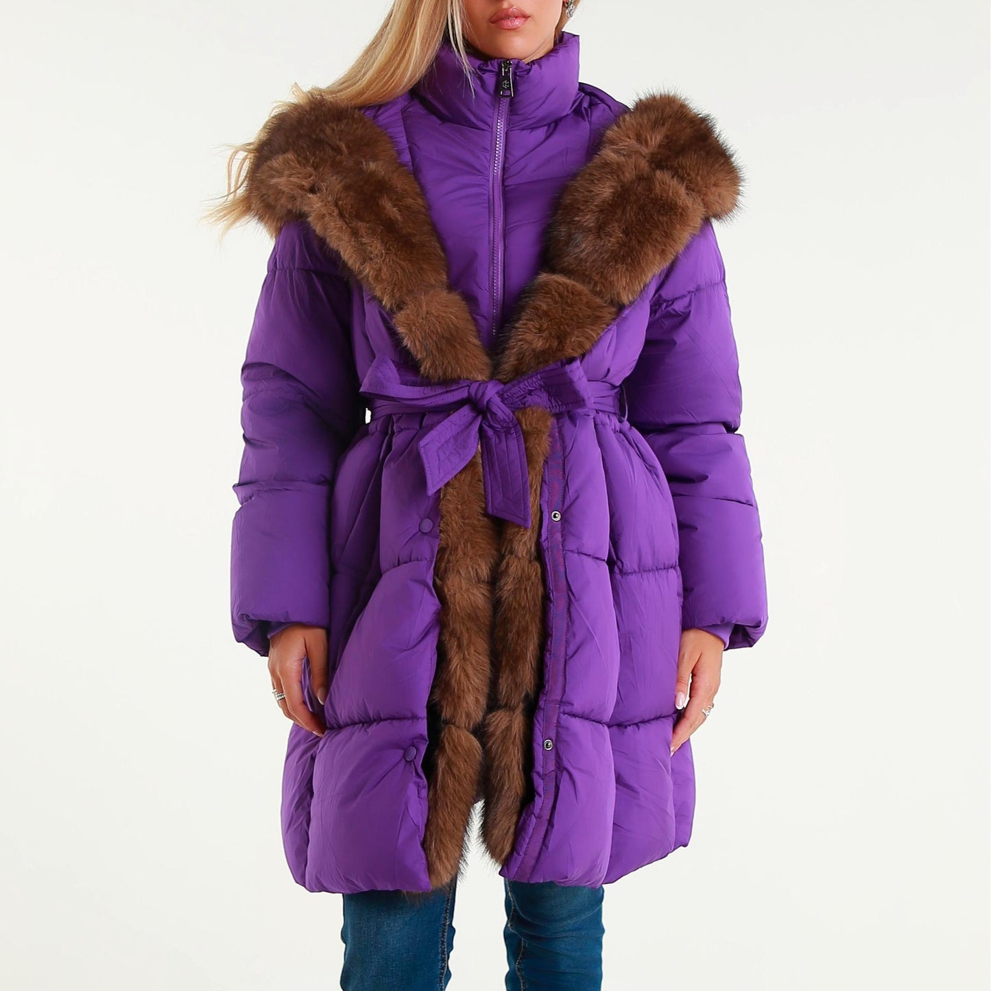 Piumino Lungo con Cappuccio in Pelliccia Sintetica Elegante con Cintura per un Look Stiloso e Versatile per Inverno Comfort e Stile