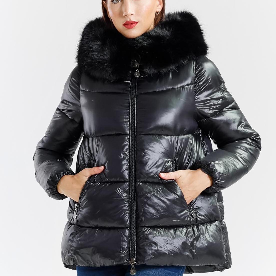 Giacca Imbottita Donna con Cappuccio e Maxi Pelliccia – Elegante e Calda in Tessuto Satinato Lucido con Tasche Zip Casual e alla Moda per Inverno