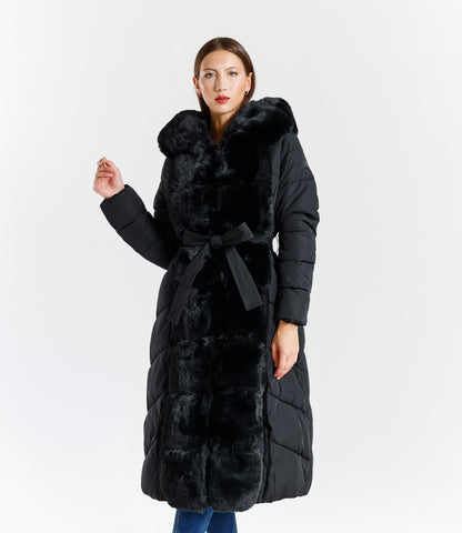 Piumino lungo donna con inserti in pelliccia sintetica e cintura